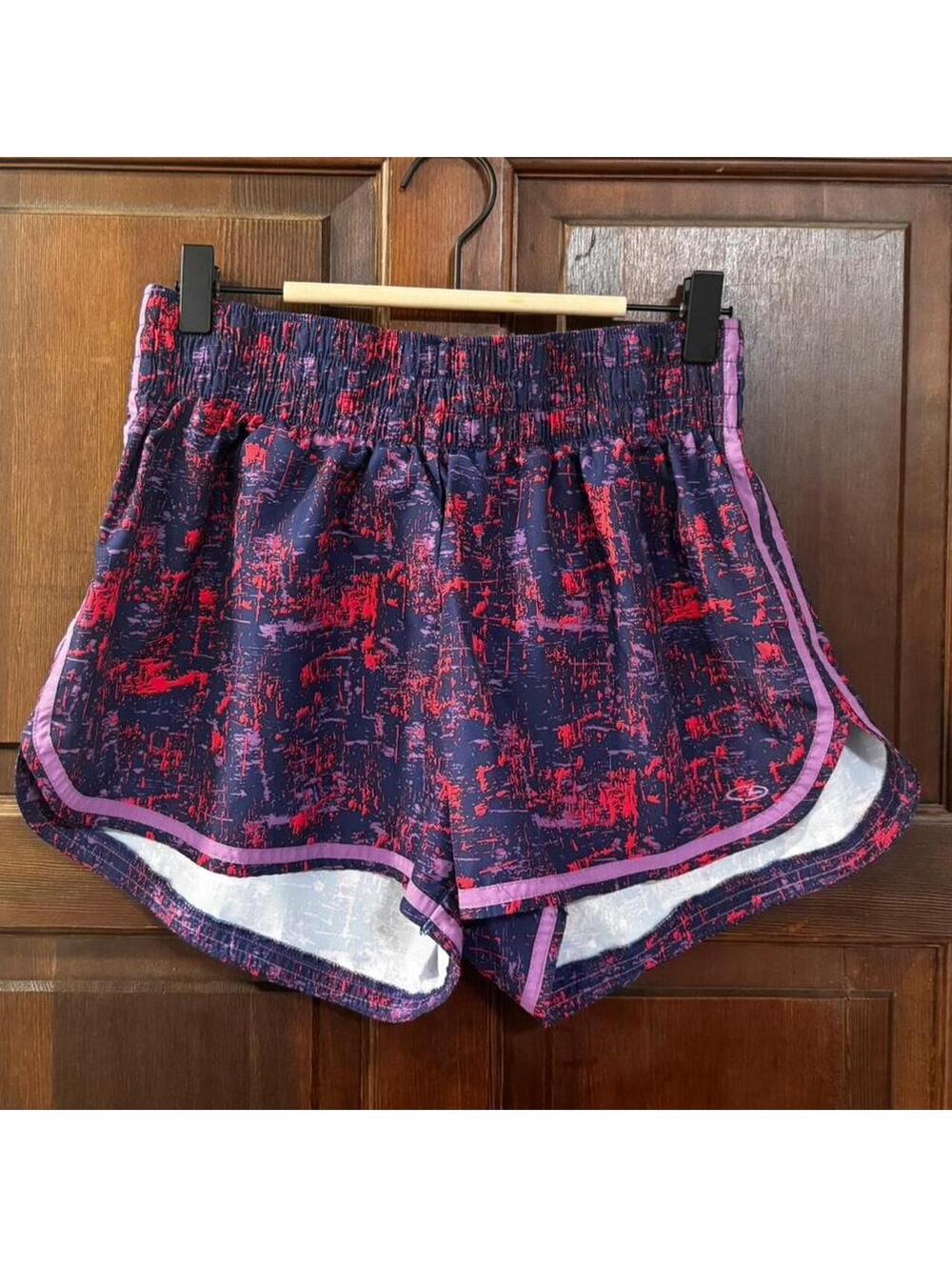 Champion Women’s Athletic Shorts in Abstract Red/Purple sz L